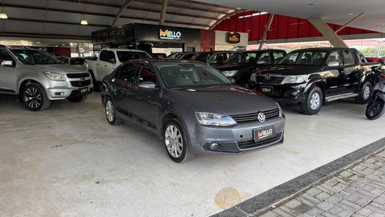 VOLKSWAGEN JETTA 2.0 COMFORTLINE FLEX 4P TIPTRONIC VOLKSWAGEN JETTA 2.0 COMFORTLINE FLEX 4P TIPTRONIC
